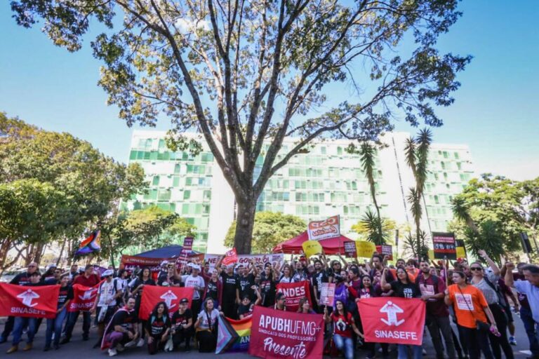Dia de Luta da Educação Federal garante retomada de negociações