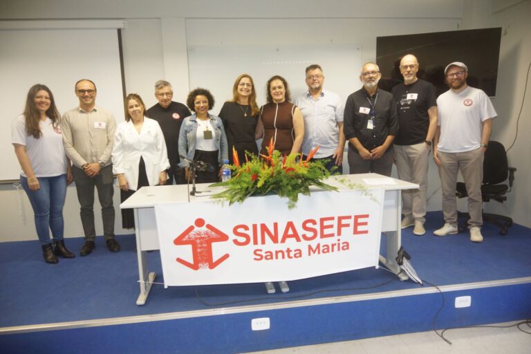 Nova gestão do Sinasefe SM assume confraternizando com a comunidade