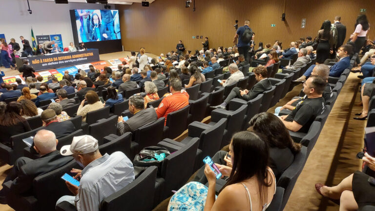 Parlamentares desmascaram interesses por trás da Reforma Administrativa