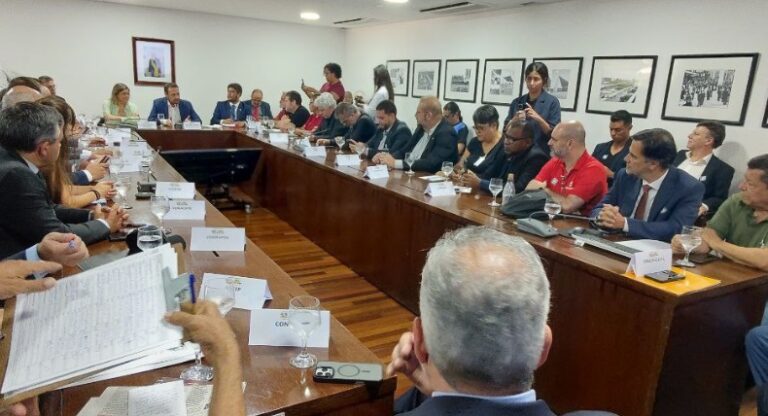 Sindicatos dialogam com ministro Boulos e enfatizam rechaço à Reforma Administrativa